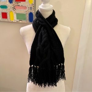 ✨NWT Banana Republic 100% Cashmere Pull Through Scarf
